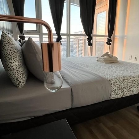 Stunning Luxurious Lakeview Condo By Cn Tower Τορόντο Εξωτερικό φωτογραφία