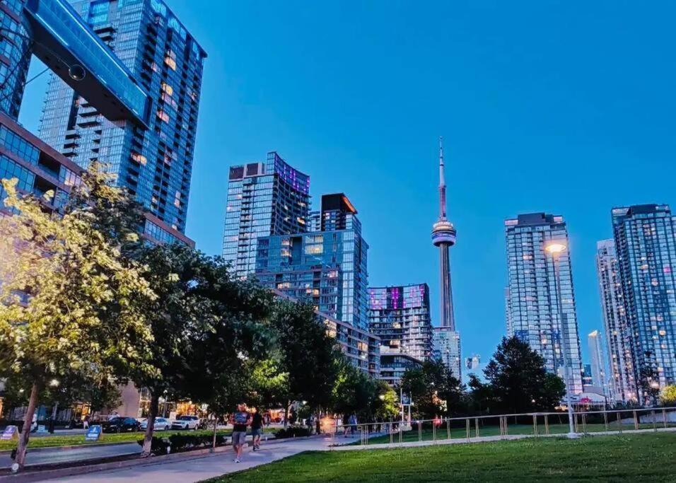 Stunning Luxurious Lakeview Condo By Cn Tower Τορόντο Εξωτερικό φωτογραφία
