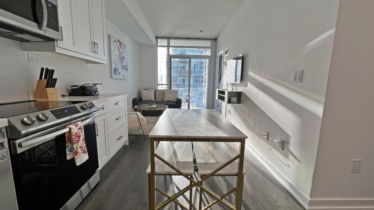Stunning Luxurious Lakeview Condo By Cn Tower Τορόντο Εξωτερικό φωτογραφία