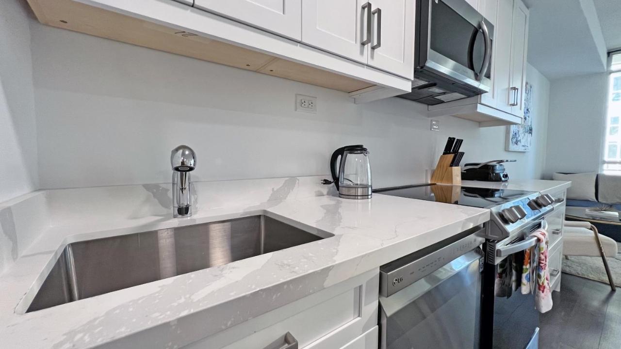 Stunning Luxurious Lakeview Condo By Cn Tower Τορόντο Εξωτερικό φωτογραφία