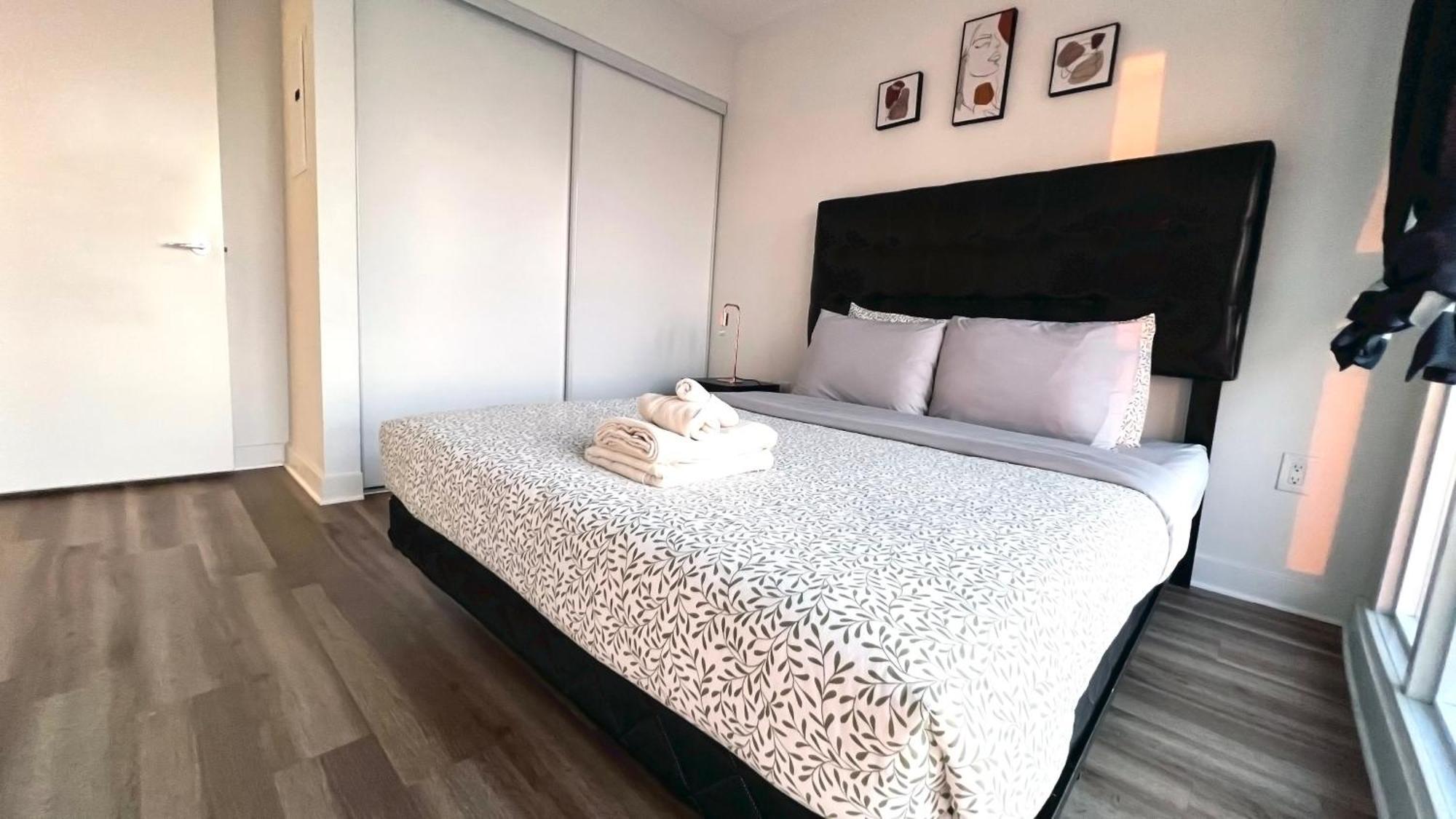 Stunning Luxurious Lakeview Condo By Cn Tower Τορόντο Εξωτερικό φωτογραφία