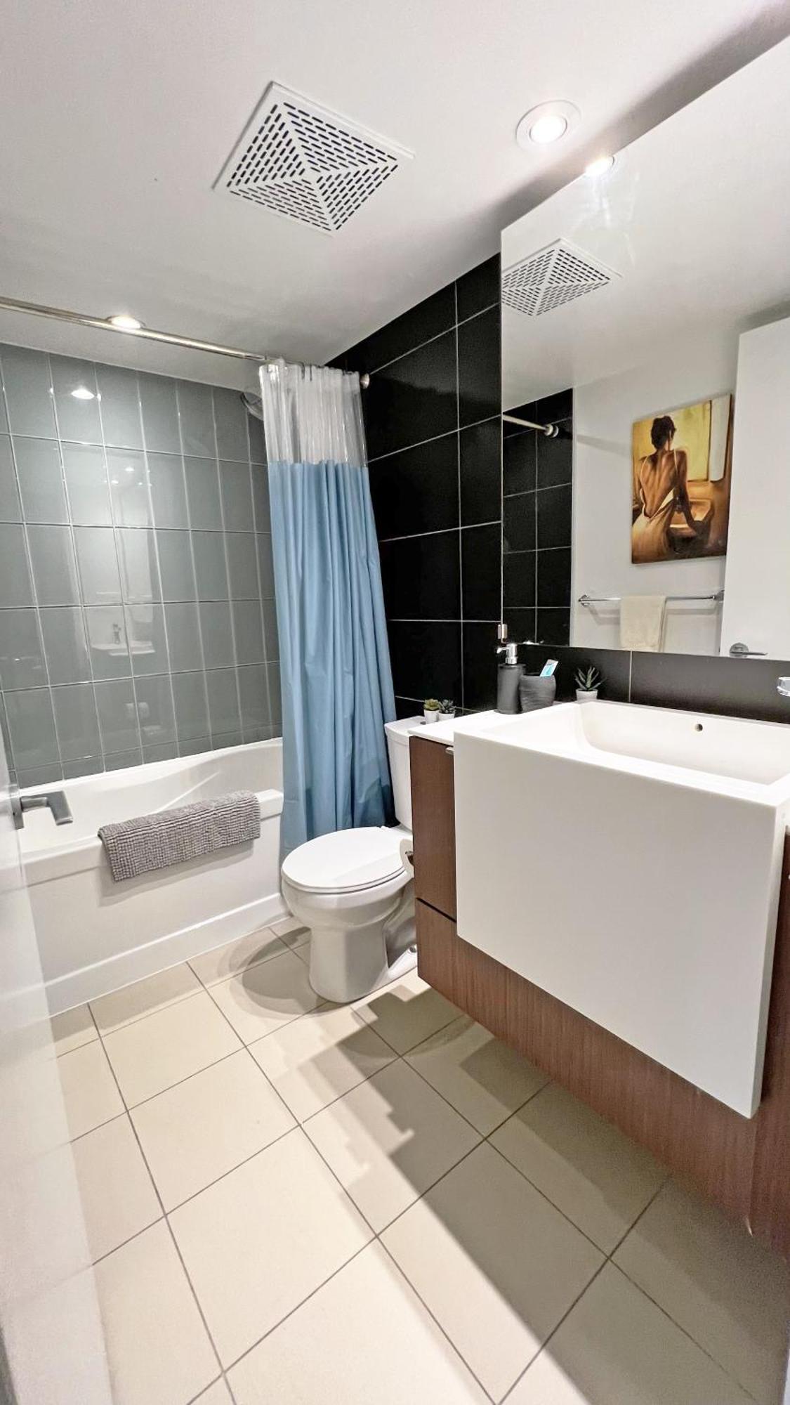 Stunning Luxurious Lakeview Condo By Cn Tower Τορόντο Εξωτερικό φωτογραφία