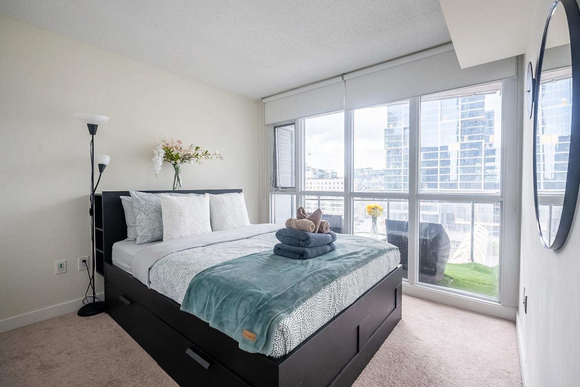 Stunning Luxurious Lakeview Condo By Cn Tower Τορόντο Εξωτερικό φωτογραφία